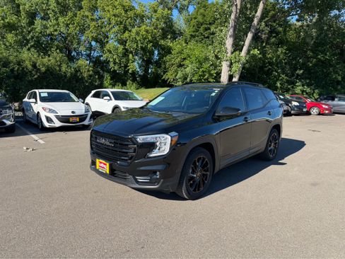 Used 2023 GMC Terrain SLT w/ GMC Pro Grade Package AWD/4WD image 4