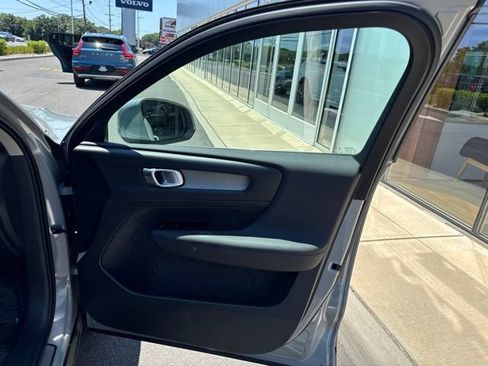 Used 2025 Volvo XC40 B5 Plus AWD/4WD image 14