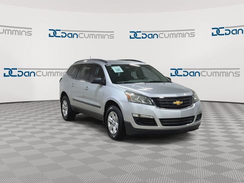 Used 2016 Chevrolet Traverse LS FWD image 2