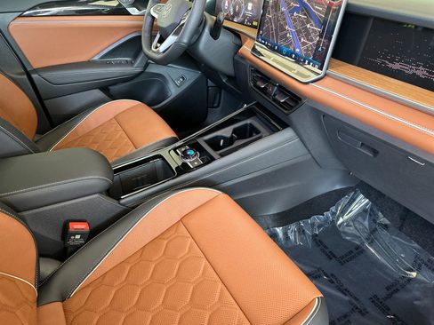 New 2026 Volkswagen Tiguan SEL R-Line AWD/4WD image 15