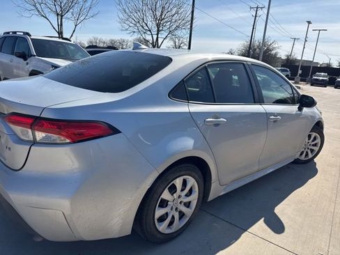 Used 2024 Toyota Corolla LE image 3