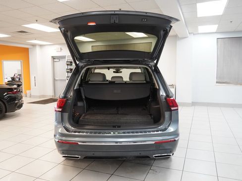 Used 2018 Volkswagen Tiguan SEL Premium w/ 3rd Row Seat Package AWD/4WD image 10
