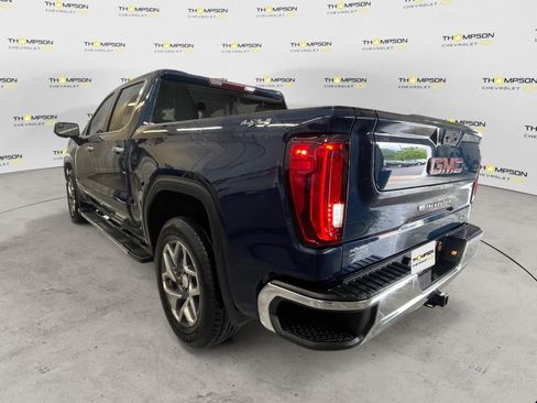 Used 2022 GMC Sierra 1500 SLT w/ SLT Convenience Package AWD/4WD image 3