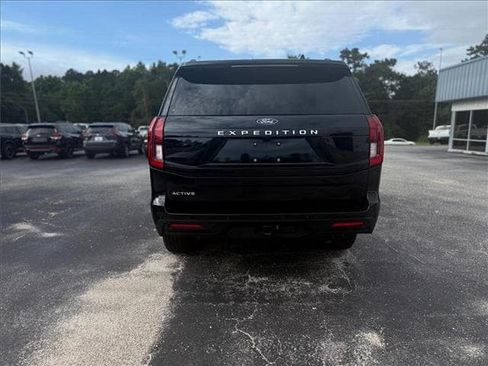 Used 2025 Ford Expedition Active RWD image 4