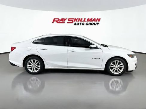 Used 2017 Chevrolet Malibu LT w/ Leather Package FWD image 8
