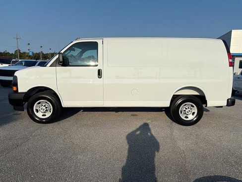 New 2025 Chevrolet Express 2500 w/ Enhanced Convenience Package RWD image 4