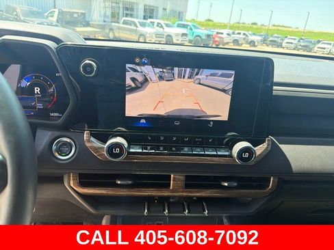 Used 2025 Chevrolet Colorado Trail Boss AWD/4WD image 19