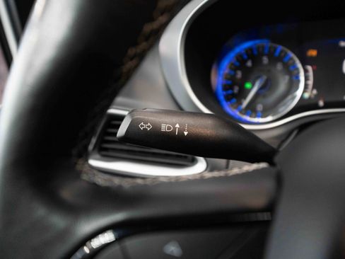 Used 2020 Chrysler Pacifica Touring-L Plus w/ Advanced Safetytec Group image 13