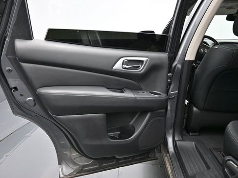 Used 2020 Nissan Pathfinder SV image 34