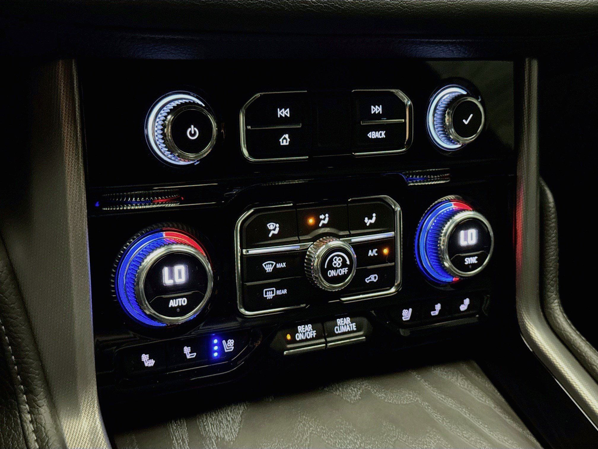 Used 2023 GMC Yukon XL Denali RWD image 12
