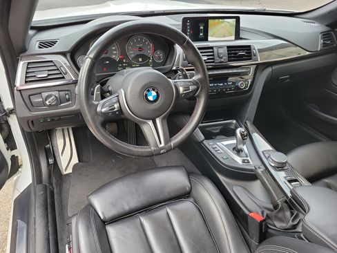 Used 2020 BMW M4 Convertible image 2