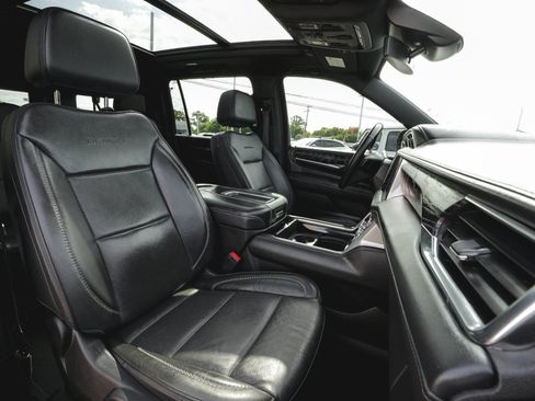 Used 2023 GMC Yukon XL Denali AWD/4WD image 47