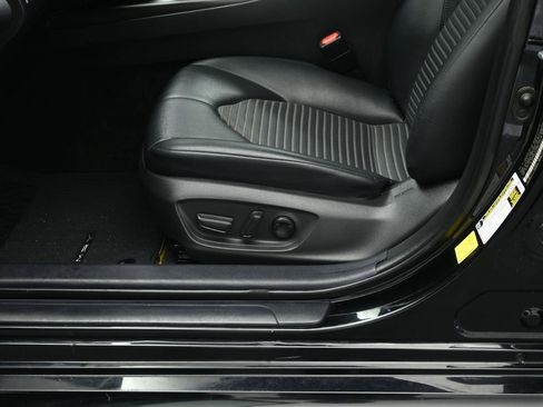 Used 2022 Toyota Camry SE image 10