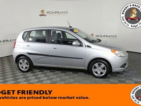 Used 2011 Chevrolet Aveo5 LT w/ LPO, Bodyside Molding Package image 2