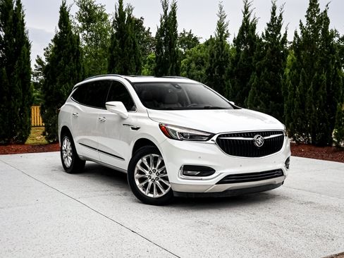 Used 2019 Buick Enclave Premium w/ Experience Buick Package FWD image 2