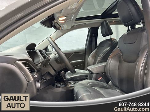 Used 2021 Jeep Cherokee Latitude Lux w/ Sun & Sound Group image 12