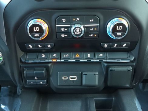 Used 2020 GMC Sierra 1500 SLT w/ SLT Premium Package AWD/4WD image 18