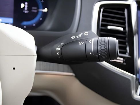 New 2025 Volvo XC90 T8 Plus w/ Protection Package Premier image 20