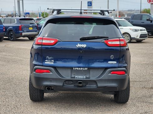 Used 2018 Jeep Cherokee Latitude Plus w/ Trailer Tow Group AWD/4WD image 4