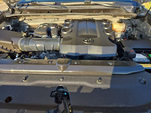 Used 2018 Toyota 4Runner SR5 Premium image 32