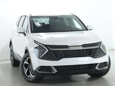 Used 2025 Kia Sportage LX FWD image 2