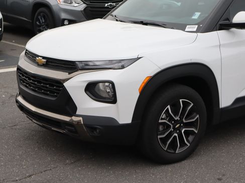 Used 2022 Chevrolet TrailBlazer ACTIV w/ Technology Package FWD image 6