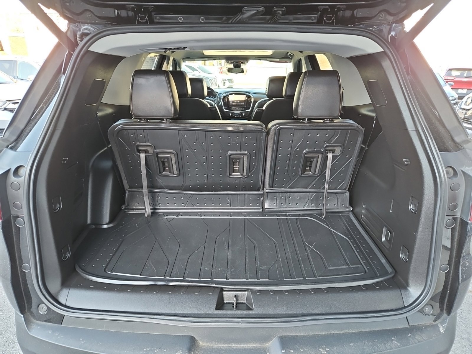 Used 2021 Chevrolet Traverse LT w/ LT Premium Package FWD image 18