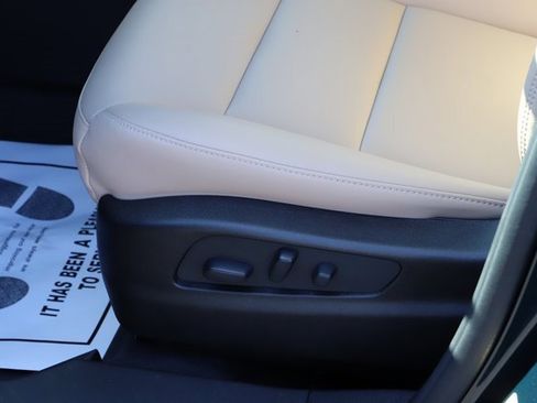 Used 2024 Cadillac XT4 Luxury w/ Cold Weather Package image 15