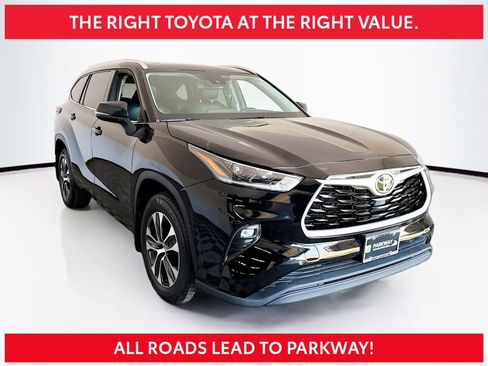 Used 2021 Toyota Highlander XLE AWD/4WD image 1