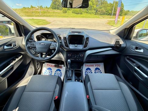 Used 2017 Ford Escape SE w/ Equipment Group 201A AWD/4WD image 9