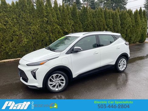 Used 2023 Chevrolet Bolt EUV LT w/ Driver Confidence Package image 3