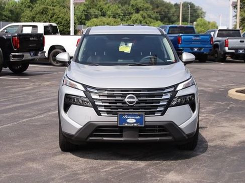 Used 2024 Nissan Rogue SV AWD/4WD image 4