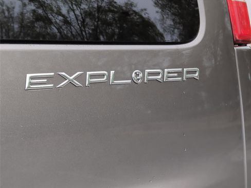 Used 2022 Chevrolet Express 2500 Extended w/ Enhanced Convenience Package image 32