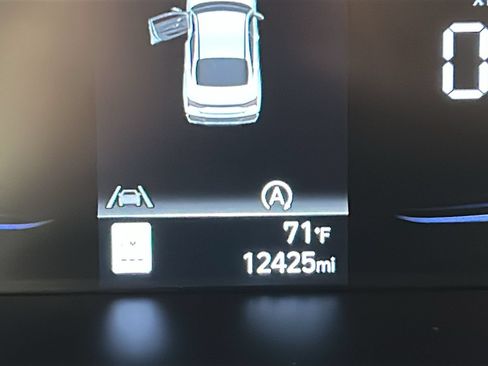 Certified 2024 Hyundai Elantra SE FWD image 22