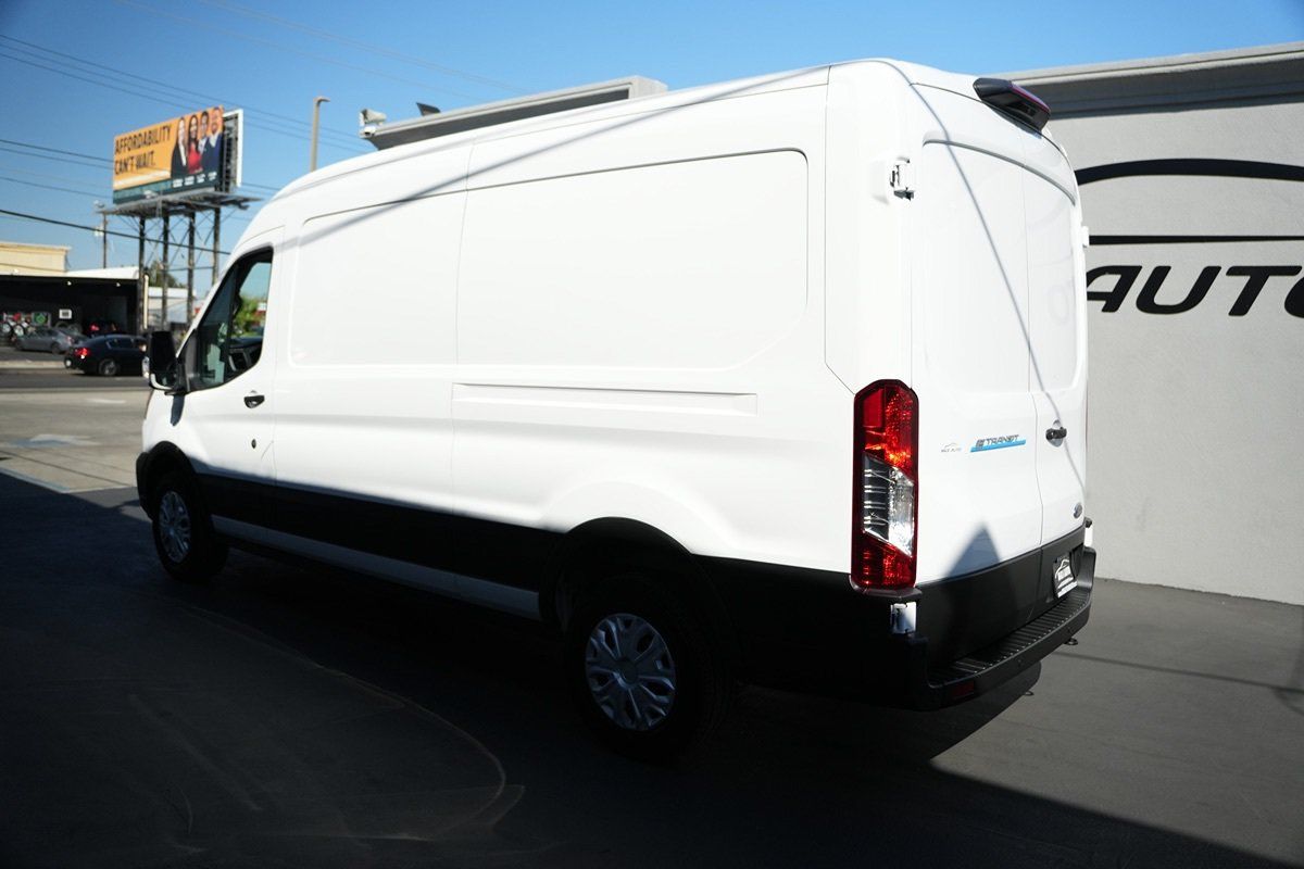 Used 2023 Ford E-Transit Medium Roof RWD image 13