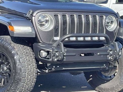 Used 2018 Jeep Wrangler Unlimited Sahara image 2