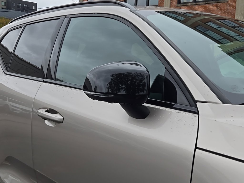 Certified 2024 Volvo XC40 B5 Plus w/ Climate Package AWD/4WD image 6
