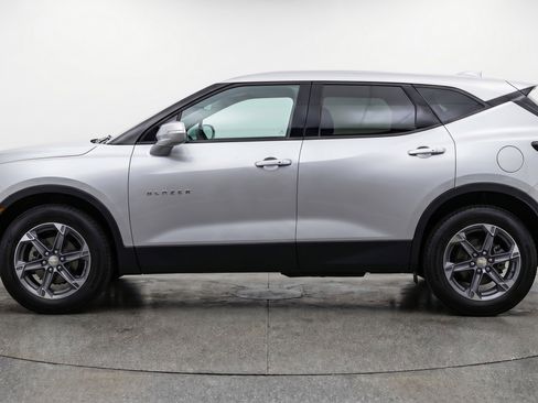 Used 2025 Chevrolet Blazer LT FWD image 5