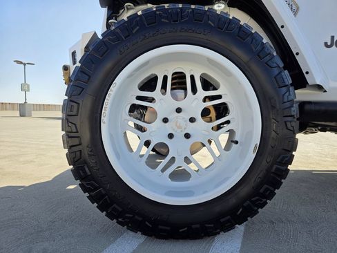 Used 2022 Jeep Wrangler Unlimited Rubicon w/ Trailer Tow Package AWD/4WD image 17
