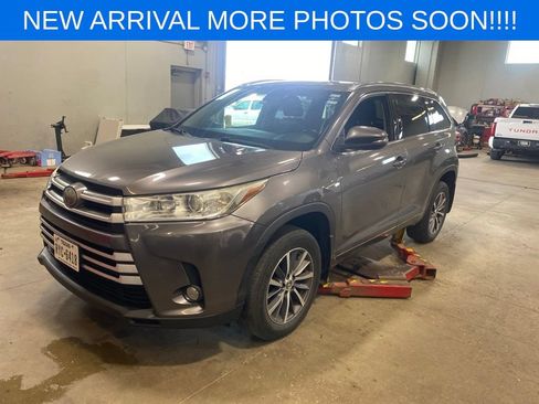 Used 2018 Toyota Highlander XLE FWD image 8
