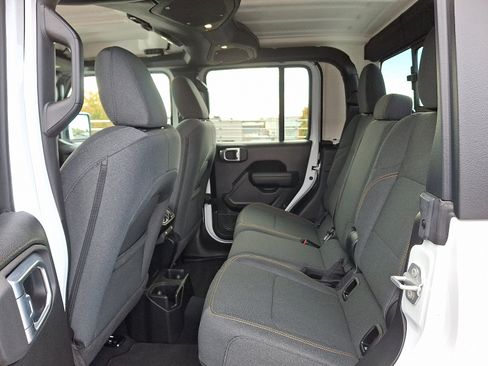 Certified 2024 Jeep Gladiator Sport image 10