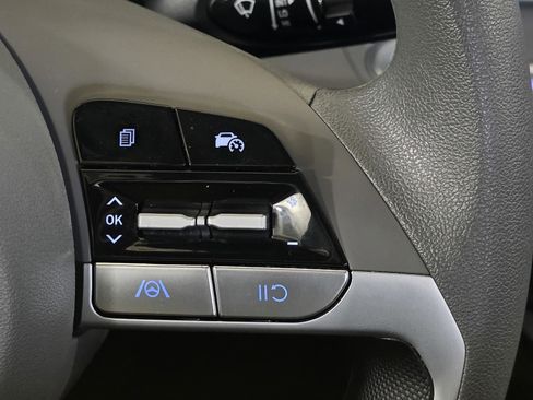 Certified 2024 Hyundai Elantra Blue image 31