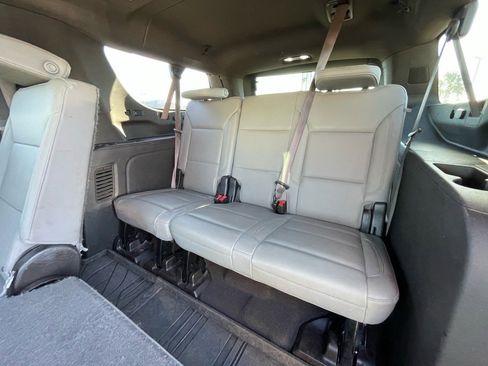 Used 2022 Chevrolet Suburban LT w/ Luxury Package image 7