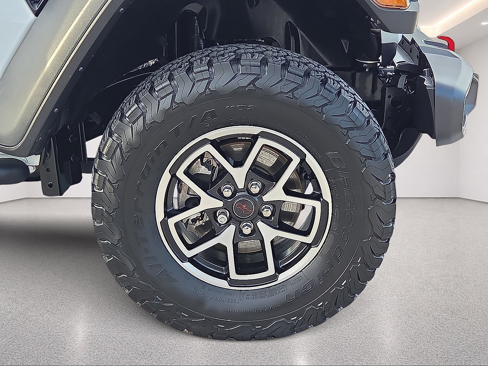 Used 2025 Jeep Wrangler Unlimited Rubicon w/ Convenience Group AWD/4WD image 7
