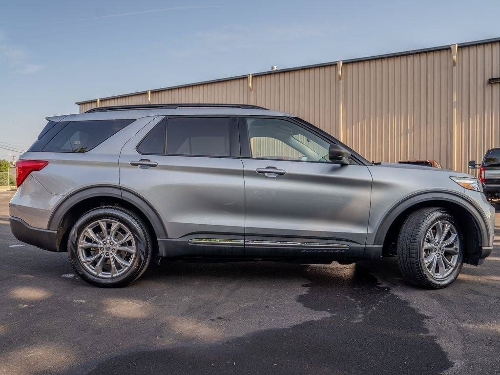 Used 2020 Ford Explorer XLT w/ Equipment Group 202A AWD/4WD image 2