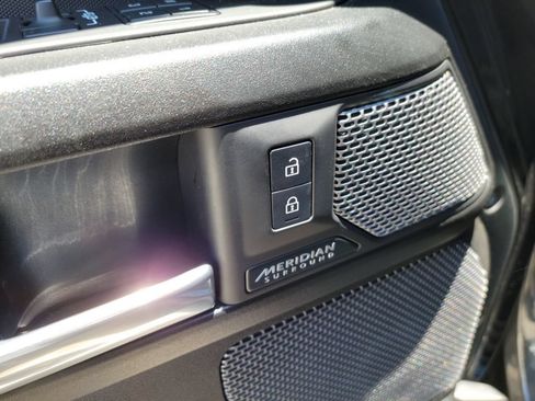 Used 2023 Land Rover Defender 110 V8 AWD/4WD image 15