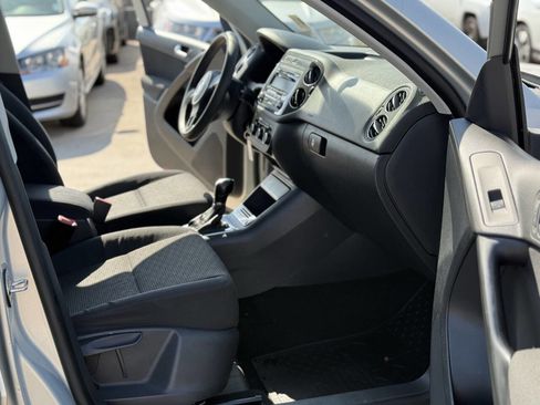 Used 2012 Volkswagen Tiguan S image 15