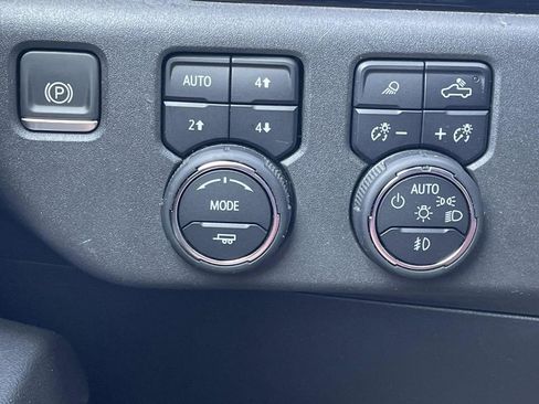 Used 2022 Chevrolet Silverado 1500 LT Trail Boss w/ LT Trail Boss Premium Package image 33