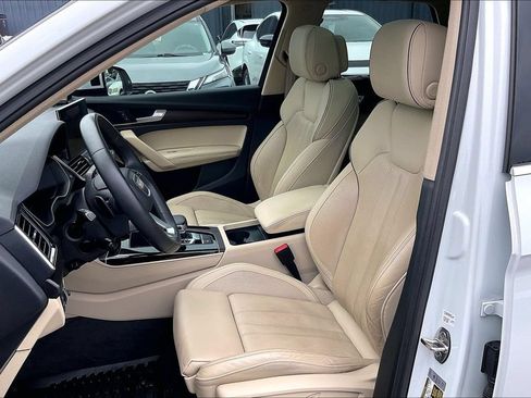 Used 2023 Audi Q5 e Premium Plus w/ Premium Plus Package AWD/4WD image 32