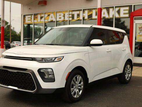 Used 2022 Kia Soul LX FWD image 1
